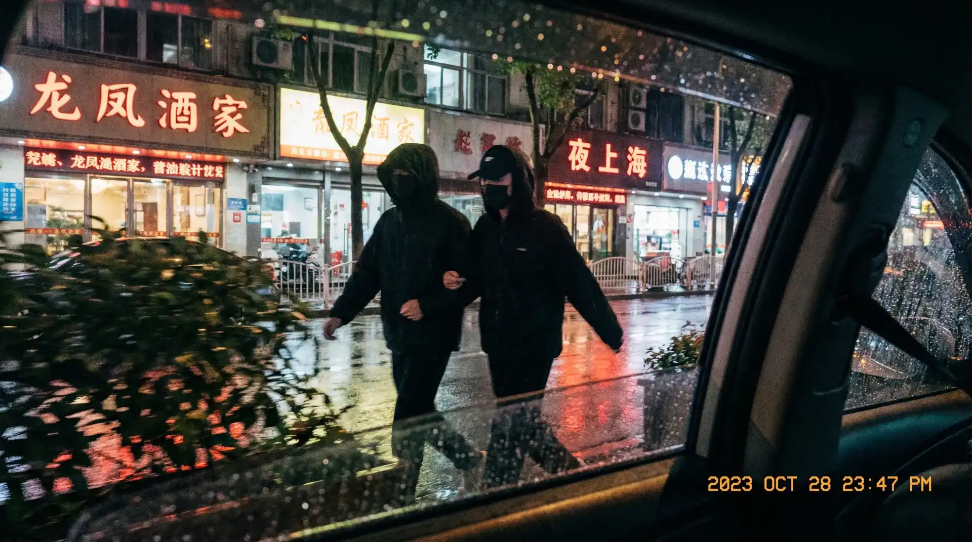 五一吃瓜 - 网友热议精选，内容合集持续更新 - 顶流明星深夜密会现场抓拍照片